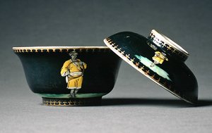 एक चीनी मिट्टी और कवर, कियानलॉन्ग पीरियड (1736-95) c.1740 (चीनी मिट्टी के बरतन) (यह भी देखें)